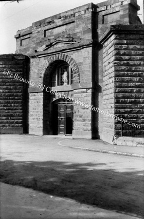 CONVENT (OLD PRISON) GATE, LAST PUBLIC EXECUTION 1858 BROTHERS MC CORMICK HANGED WHERE STATUE IS NOW